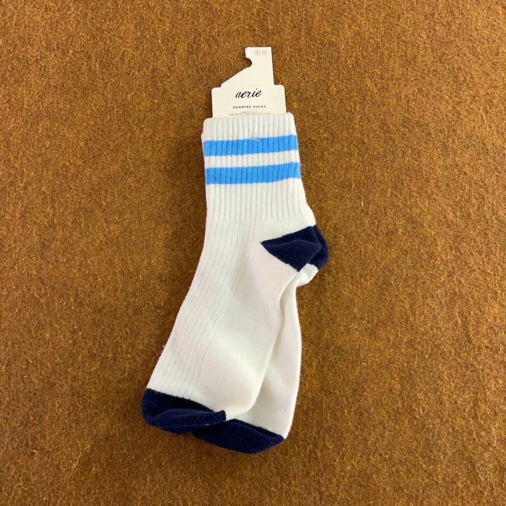 Aerie Womens OS White Blue Striped Ribbed Athletic Quarter Socks NWT